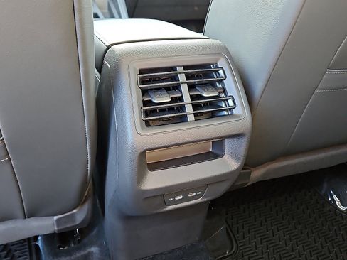 New 2026 Volkswagen Tiguan SE image 9