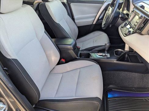 Used 2018 Toyota RAV4 XLE image 19