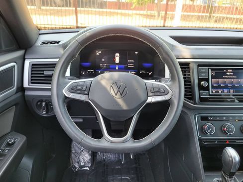 Used 2023 Volkswagen Atlas Cross Sport SE FWD image 17