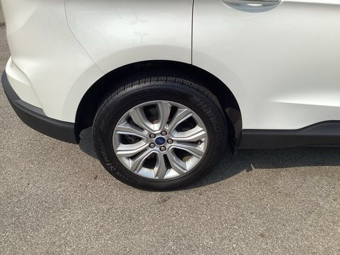 Used 2021 Ford Edge Titanium AWD/4WD image 24