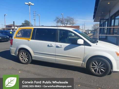 Used 2014 Dodge Grand Caravan SXT image 4