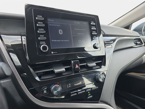 Used 2024 Toyota Camry SE image 19