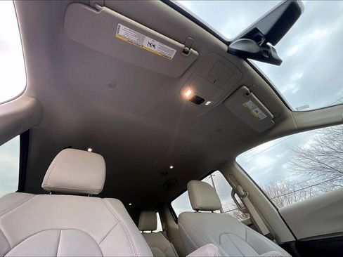 Used 2017 Chrysler Pacifica Touring w/ Tire & Wheel Group image 29