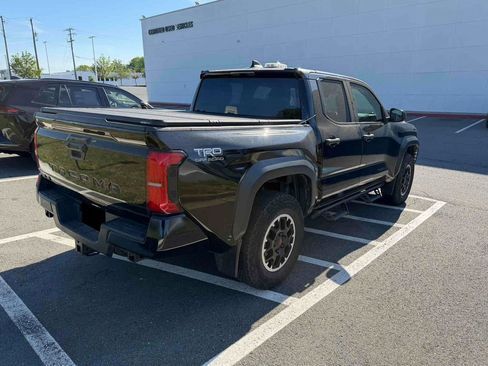 Used 2024 Toyota Tacoma TRD Off-Road image 4