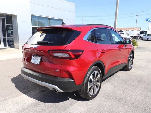 Certified 2025 Ford Escape Platinum w/ Premium Technology Package image 11