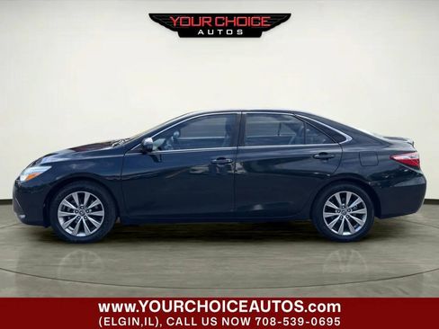 Used 2017 Toyota Camry XLE w/ Moonroof Package FWD image 2