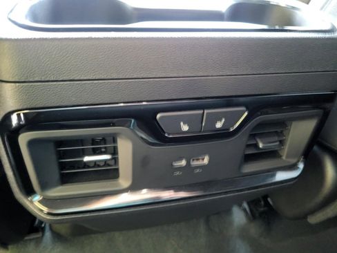 Used 2025 GMC Sierra 1500 AT4 w/ Technology Package AWD/4WD image 16
