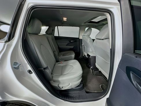 Used 2026 Toyota Highlander XLE image 29