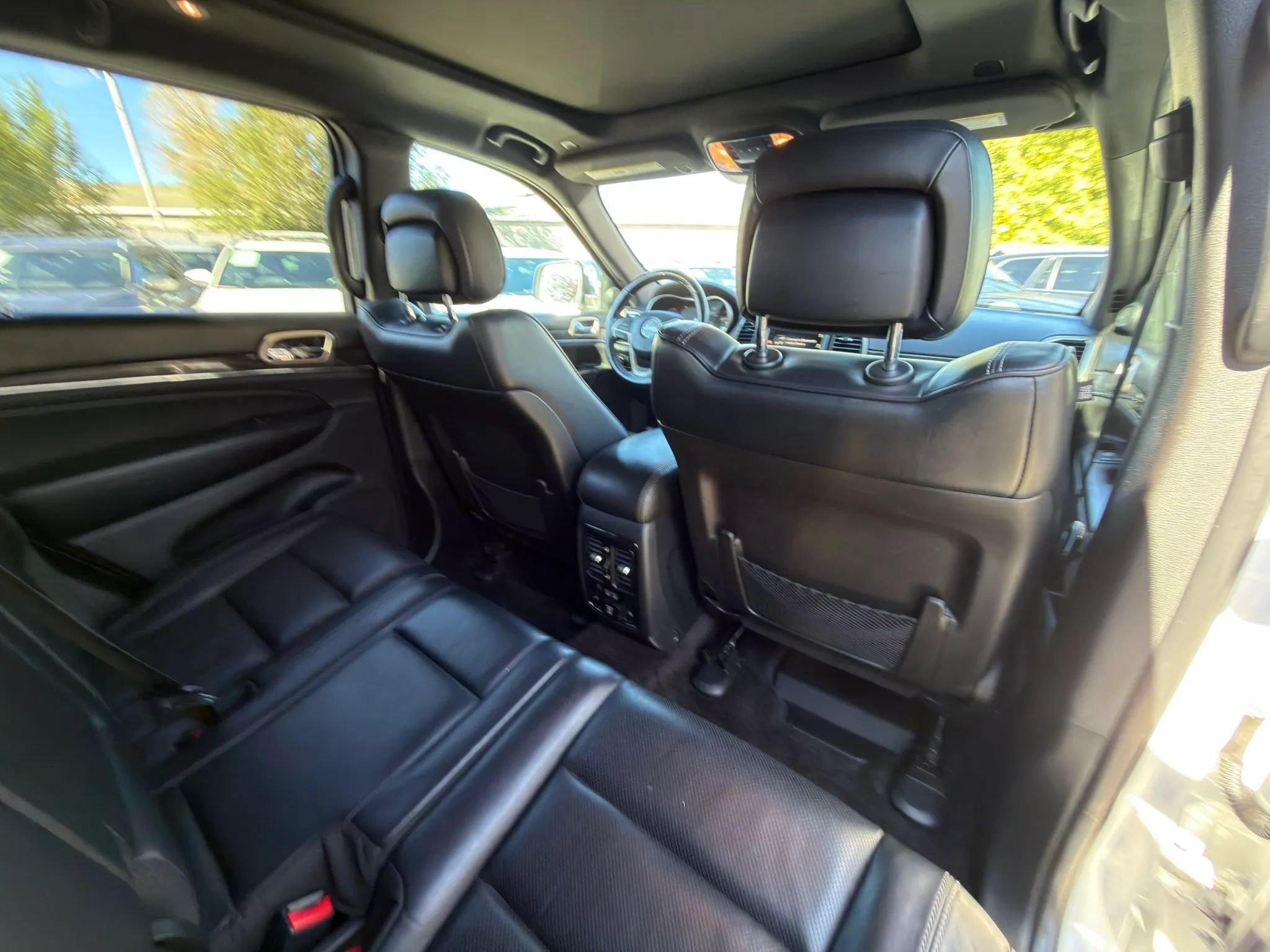 Used 2017 Jeep Grand Cherokee Overland AWD/4WD image 12