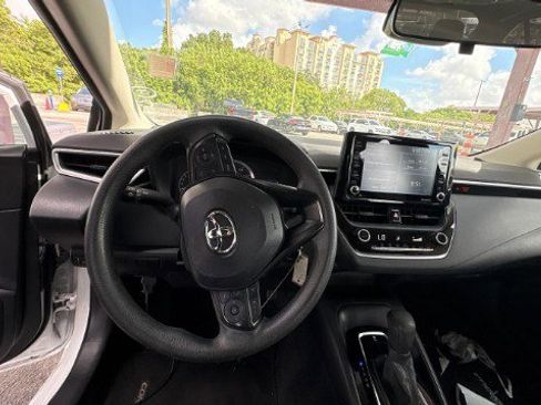 Used 2022 Toyota Corolla LE FWD image 8