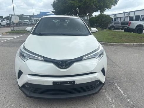 Used 2019 Toyota C-HR Limited FWD image 2