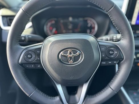 Used 2025 Toyota RAV4 XLE image 41