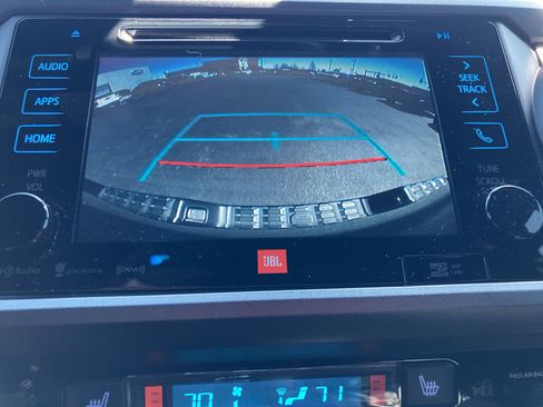 Used 2018 Toyota Tacoma TRD Sport image 21