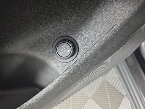 Used 2017 Buick Envision Essence w/ LPO, Cargo Package FWD image 12