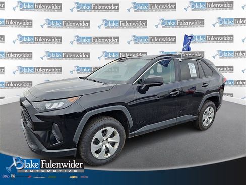 Used 2021 Toyota RAV4 LE image 1