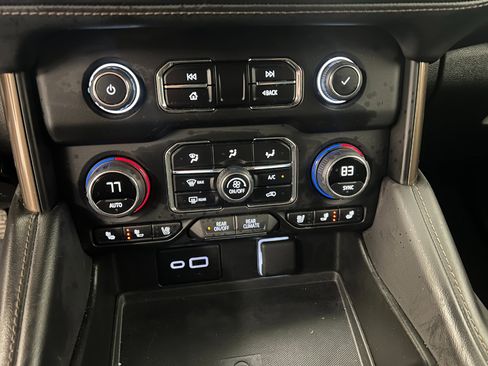 Used 2024 Chevrolet Tahoe High Country image 41