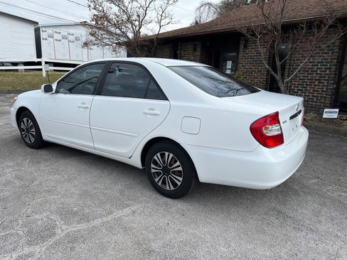 Used 2002 Toyota Camry LE image 2