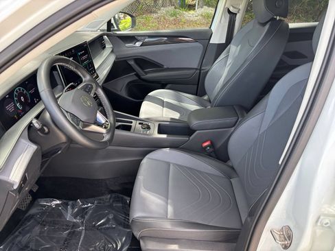 Used 2026 Volkswagen Tiguan SE FWD image 27