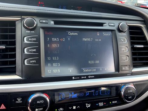 Used 2017 Toyota Highlander XLE image 31