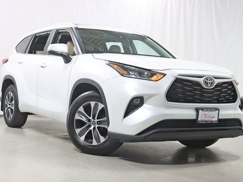 Used 2024 Toyota Highlander XLE AWD/4WD image 7