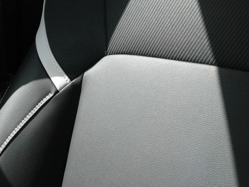 Used 2025 Toyota Camry SE w/ Convenience Package image 16