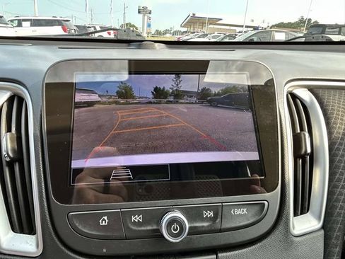 Used 2025 Chevrolet Malibu LT FWD image 15