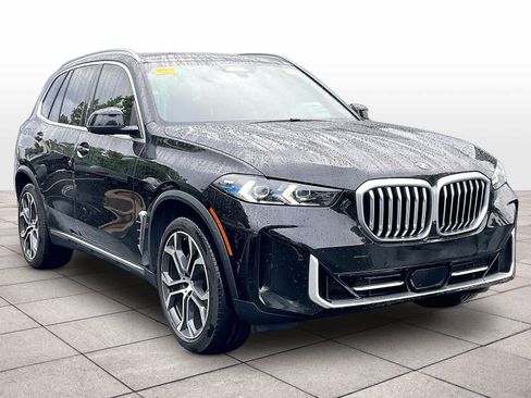 Used 2024 BMW X5 xDrive40i w/ Premium Package image 2