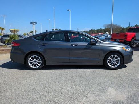 Used 2020 Ford Fusion SE image 3