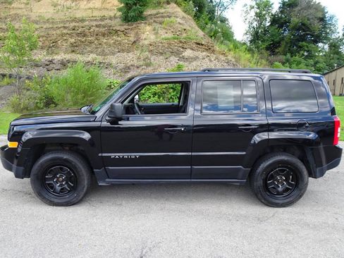 Used 2016 Jeep Patriot Sport w/ Power Value Group AWD/4WD image 1
