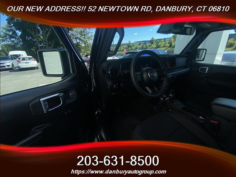 Used 2024 Jeep Wrangler Unlimited Rubicon 4xe w/ Technology Group AWD/4WD image 15