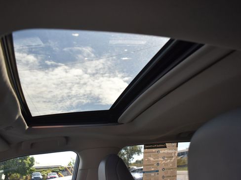 Used 2023 Toyota Highlander L image 18