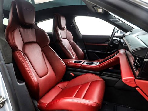 Used 2022 Porsche Taycan image 8