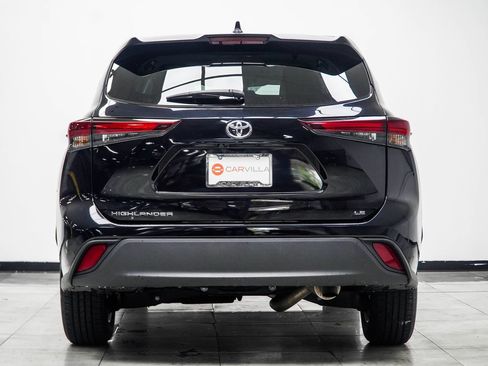 Used 2025 Toyota Highlander LE FWD image 13