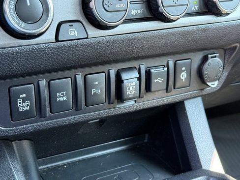 Used 2023 Toyota Tacoma TRD Off-Road w/ TRD Premium Off Road Package AWD/4WD image 32