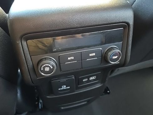 Used 2023 GMC Acadia SLE w/ Driver Convenience Package FWD image 40