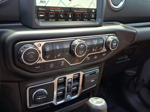 Certified 2022 Jeep Wrangler Unlimited Sahara w/ LED Lighting Group AWD/4WD image 15