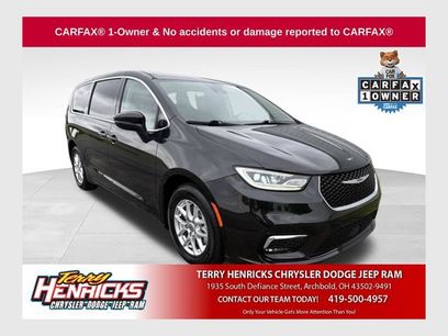 Used 2023 Chrysler Pacifica Touring-L