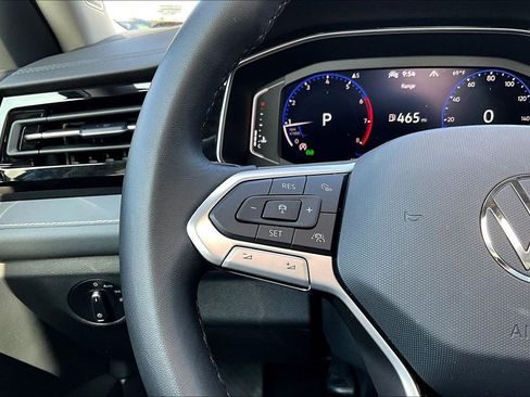 Used 2025 Volkswagen Jetta SEL image 9