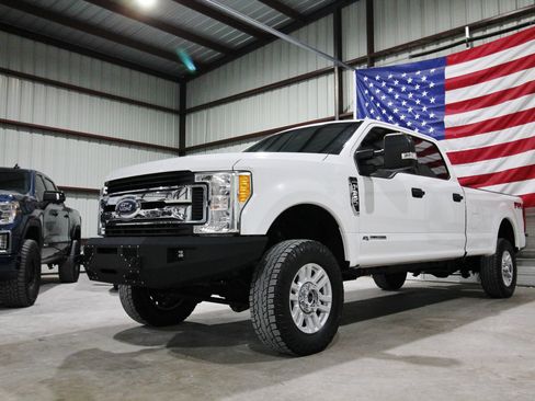 Used 2017 Ford F350 XLT w/ XLT Value Package AWD/4WD image 3