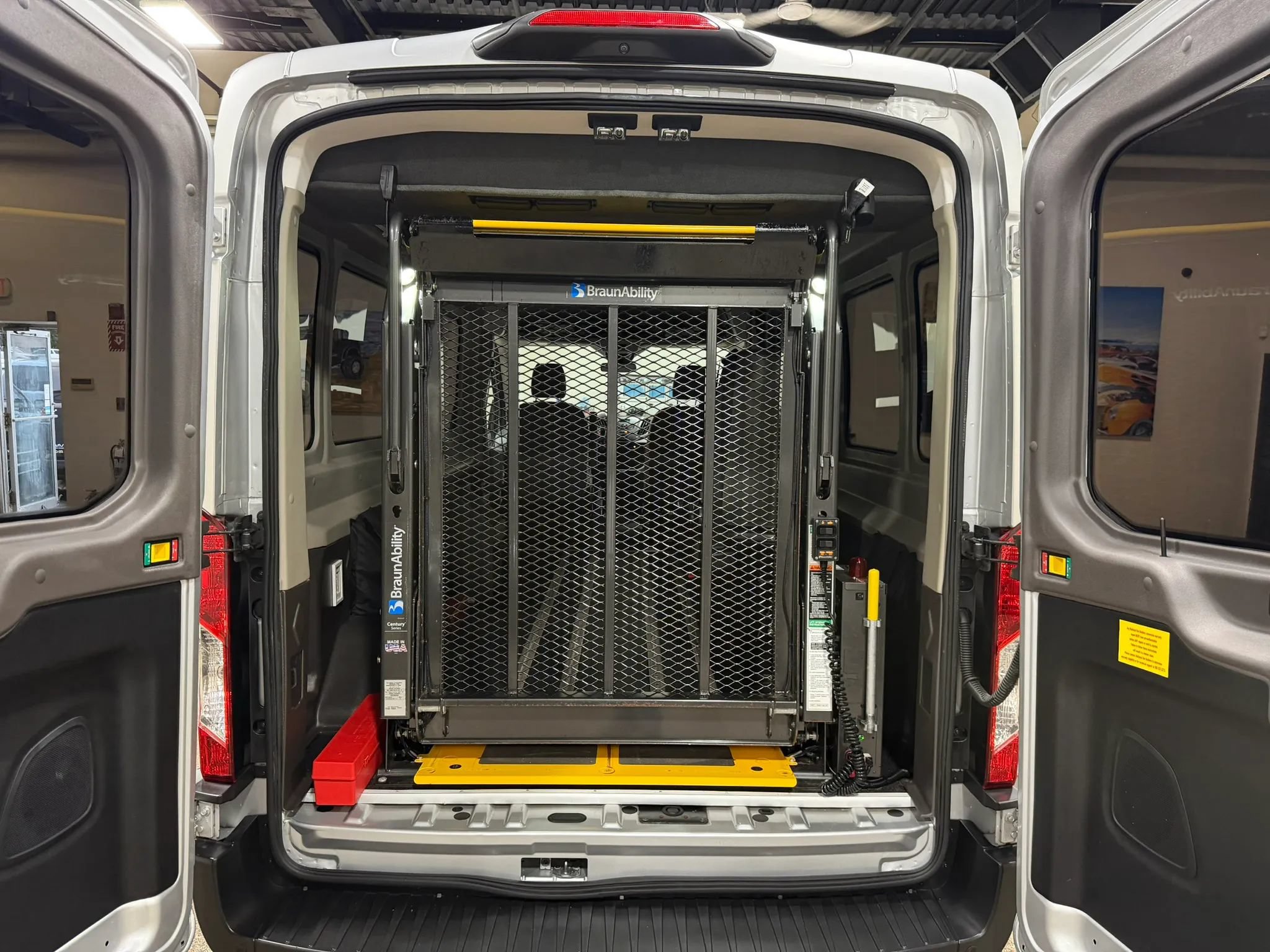 Used 2019 Ford Transit 250 148 Medium Roof RWD image 53