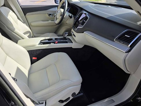 Used 2022 Volvo XC90 T5 Momentum image 22