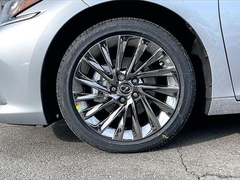 New 2025 Lexus ES 350 Ultra Luxury image 12