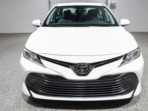 Used 2020 Toyota Camry LE image 4