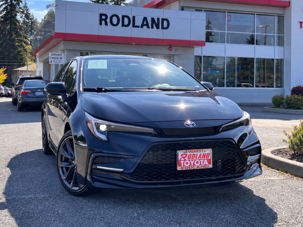 Certified 2026 Toyota Corolla SE w/ SE Package FWD image 1