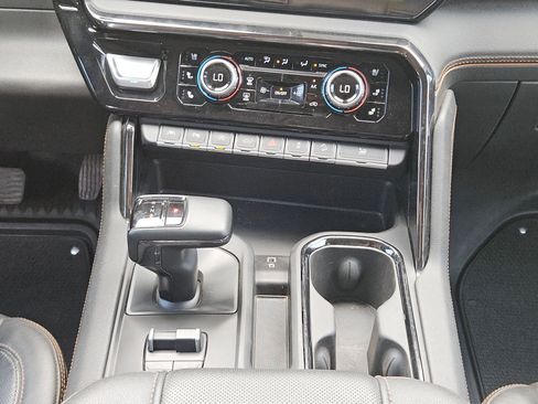Used 2023 GMC Sierra 1500 AT4 w/ AT4 Premium Package AWD/4WD image 19