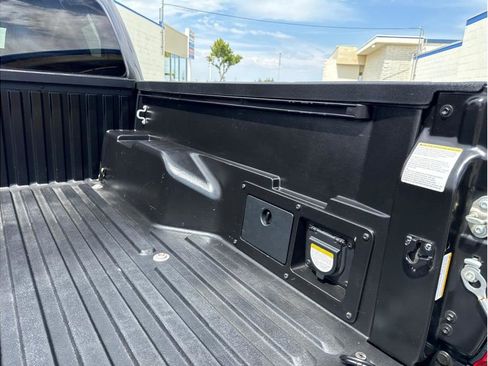 Used 2018 Toyota Tacoma TRD Sport image 18