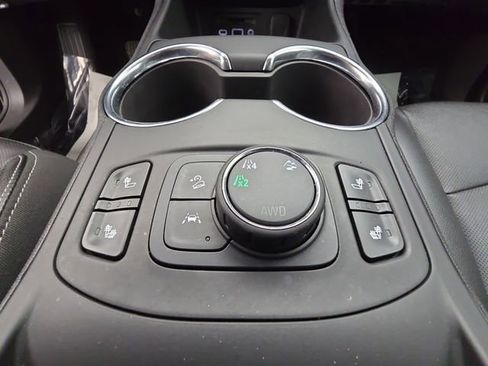 Used 2024 GMC Terrain SLT image 41