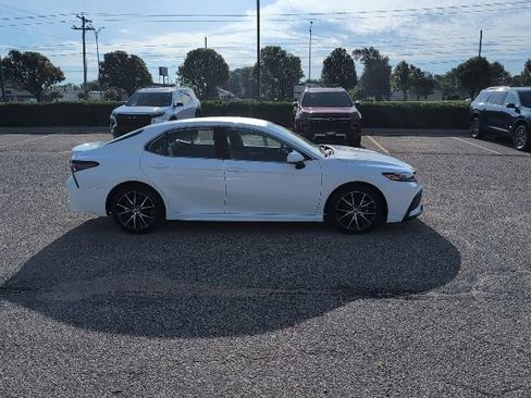 Used 2024 Toyota Camry SE FWD image 16