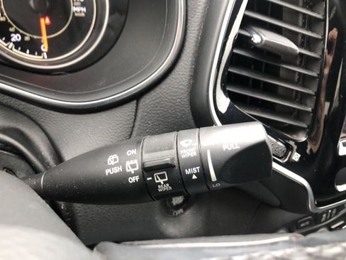 Used 2020 Jeep Cherokee Limited AWD/4WD image 26