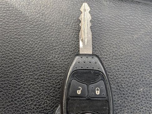 Used 2017 Jeep Wrangler Unlimited Rubicon w/ Connectivity Group image 25